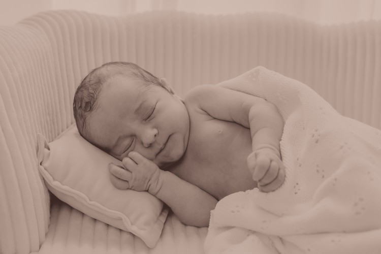 Magische sprookjesachtige Newbornfoto's door de Newbornfotograaf te Antwerpen Magische sprookjesachtige Newbornfoto's door de Newbornfotograaf te Antwerpen