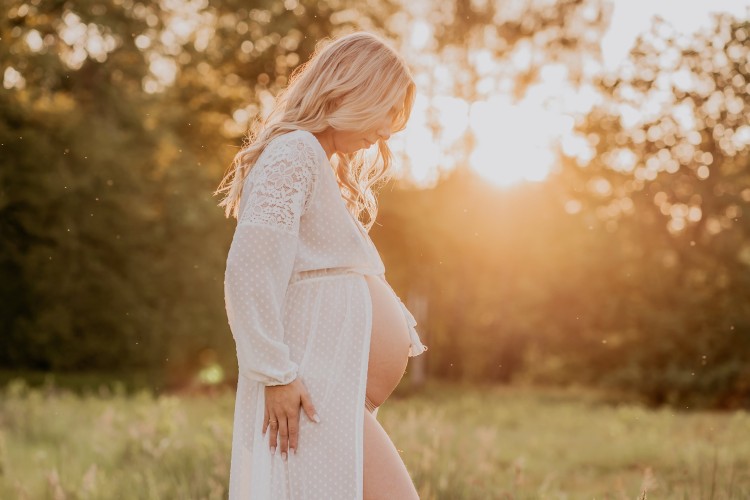 Zwangerschapsfoto's door de fotograaf te Ravels Zwangerschapsfoto's door de fotograaf te Ravels